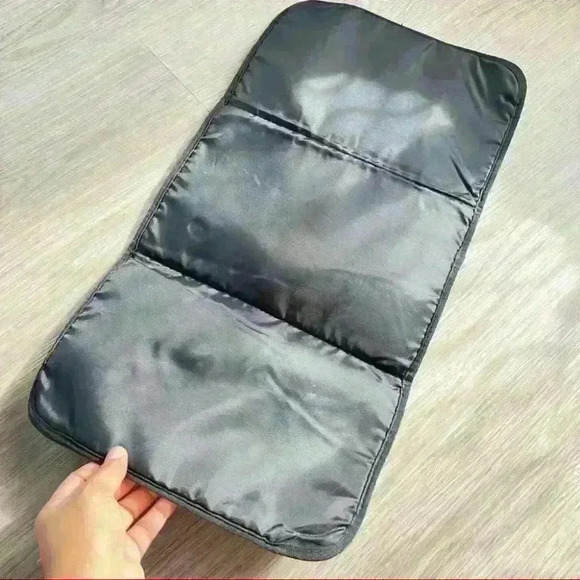 SKIP HOP BLACK BAG  WITH DIAPER STATION MOMMY BAG - Picture 6 of 16